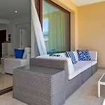 Appartement Brand New Stunning With Pool Views, Dionysus Village, Aphrodite Hills Kouklia