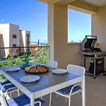 Daire Brand New Stunning With Pool Views, Dionysus Village, Aphrodite Hills Sakarya